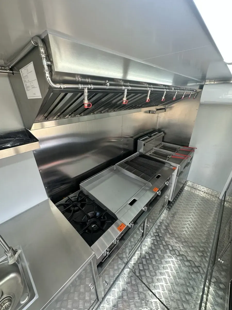 NEW 14 FOOT FULLY EQUIPPED FOOD TRAILER thumbnail 2