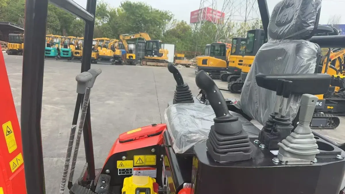 AGT 1.4 Ton Mini Excavator Tracked Crawler Kubota Diesel Engine w/ Pilot Control thumbnail 4