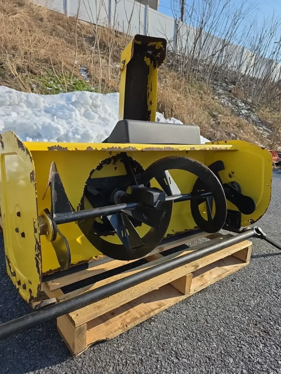 OHN DEERE 2320 TRACTOR 47" QUICK HITCH SNOW BLOWER WITH DRIVESHAFTS thumbnail 3