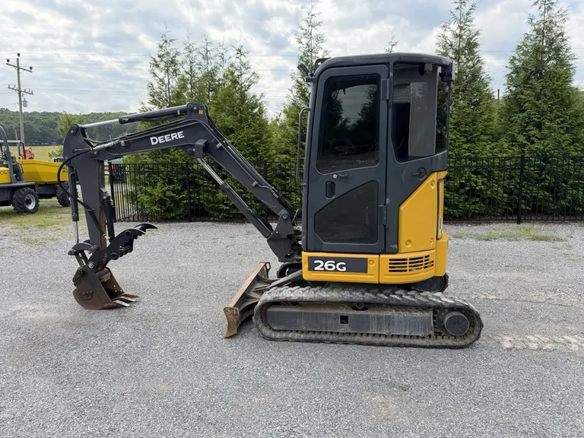 2016 JOHN DEERE 26G - ENCLOSED CAB - HYDRAULIC THUMB - DEF FREE YANMAR DIESEL