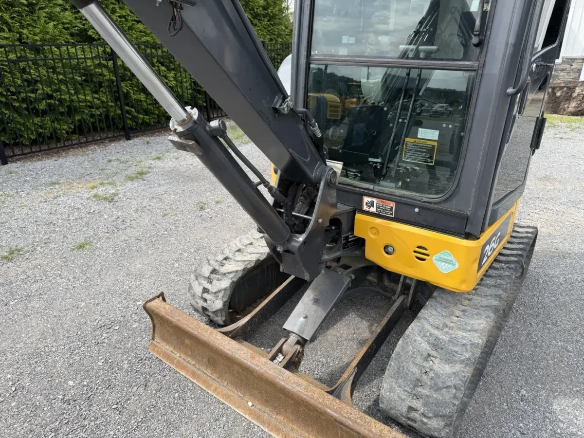 2016 JOHN DEERE 26G - ENCLOSED CAB - HYDRAULIC THUMB - DEF FREE YANMAR DIESEL thumbnail 2