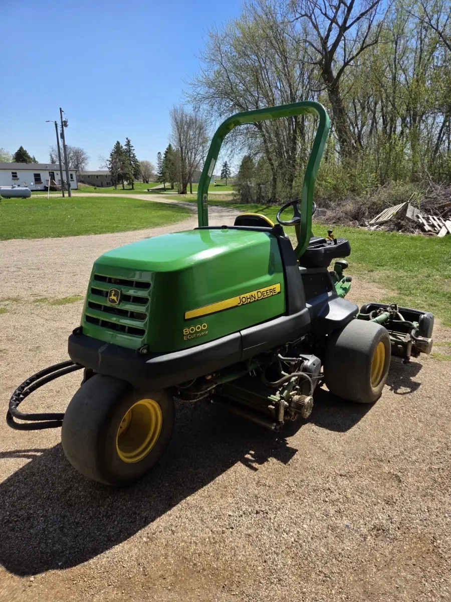 John deere 8000 Series E-Cut Reel Mower (LOCAL PICKUP ONLY) thumbnail 4