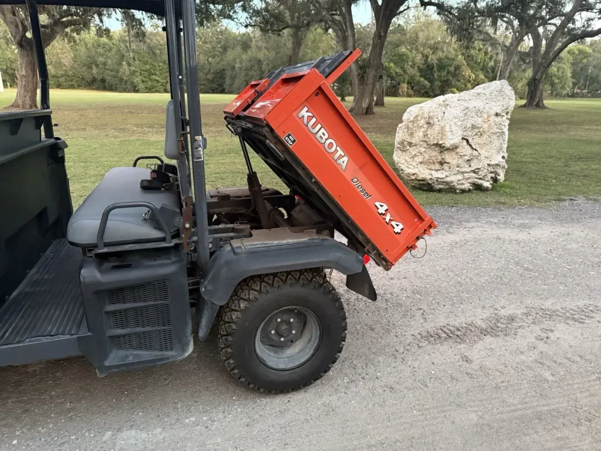 2015 Kubota RTV 1140 UTILITY VEHICLE - SXS /UTV - 4X4 - HYD DUMP BED - DIESEL thumbnail 4