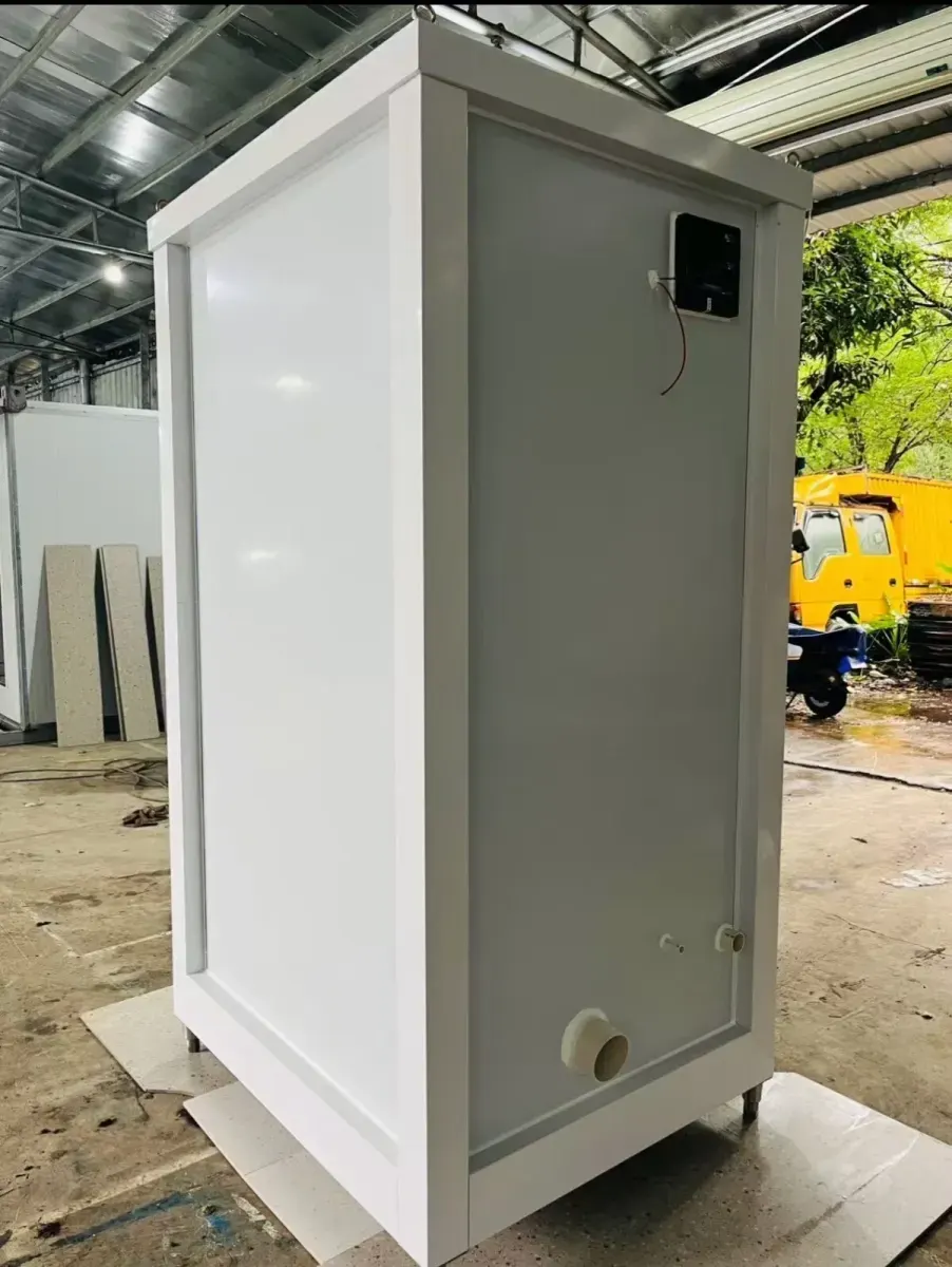 Luxury 1 Stall Restroom Trailer Toilet