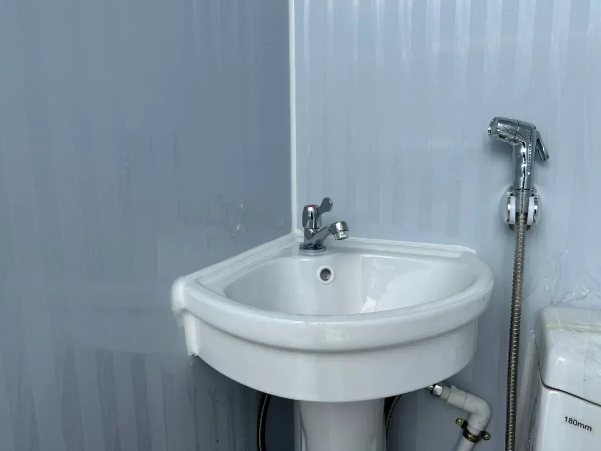 Luxury 1 Stall Restroom Trailer Toilet thumbnail 2