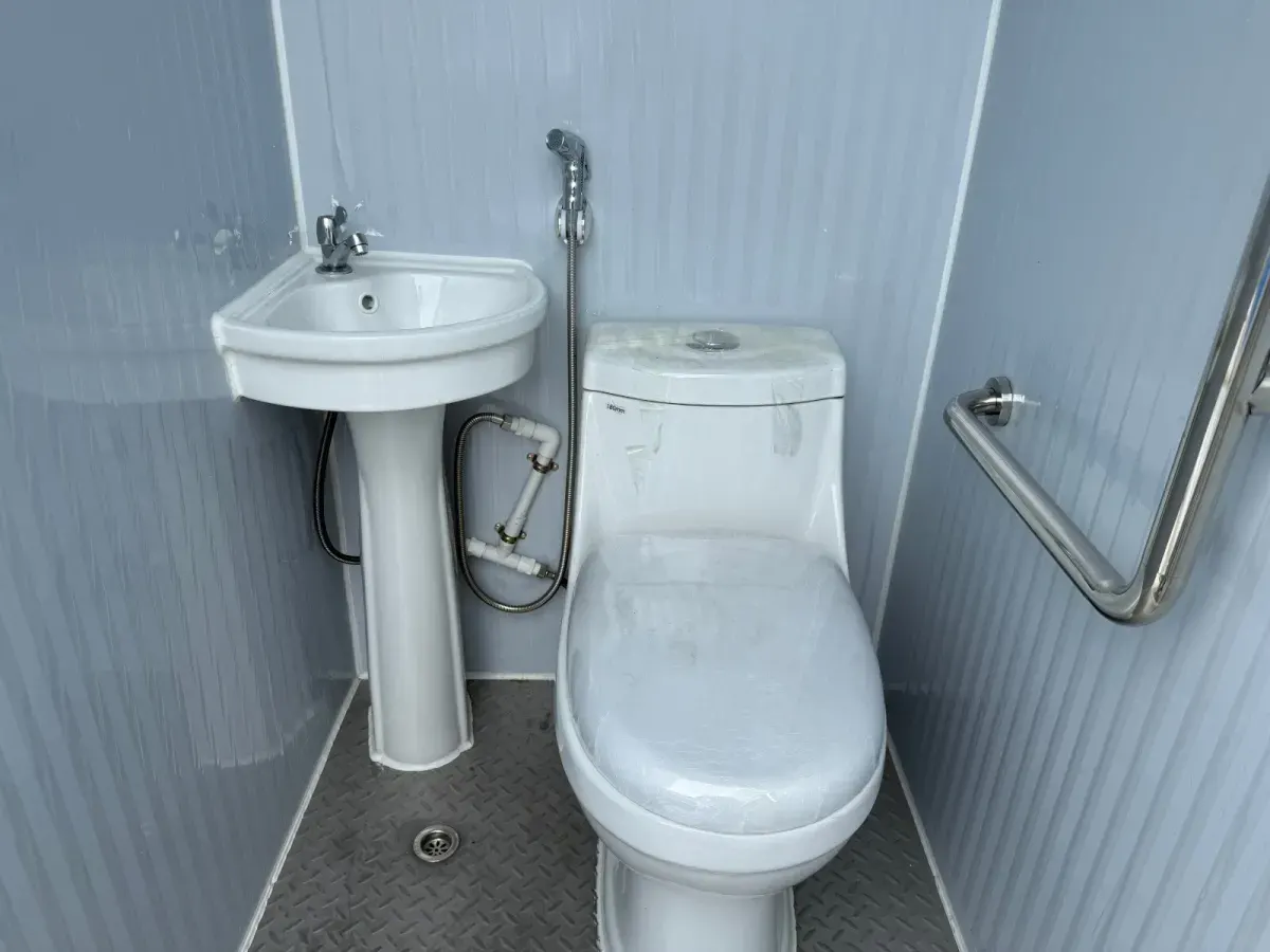 Luxury 1 Stall Restroom Trailer Toilet thumbnail 4