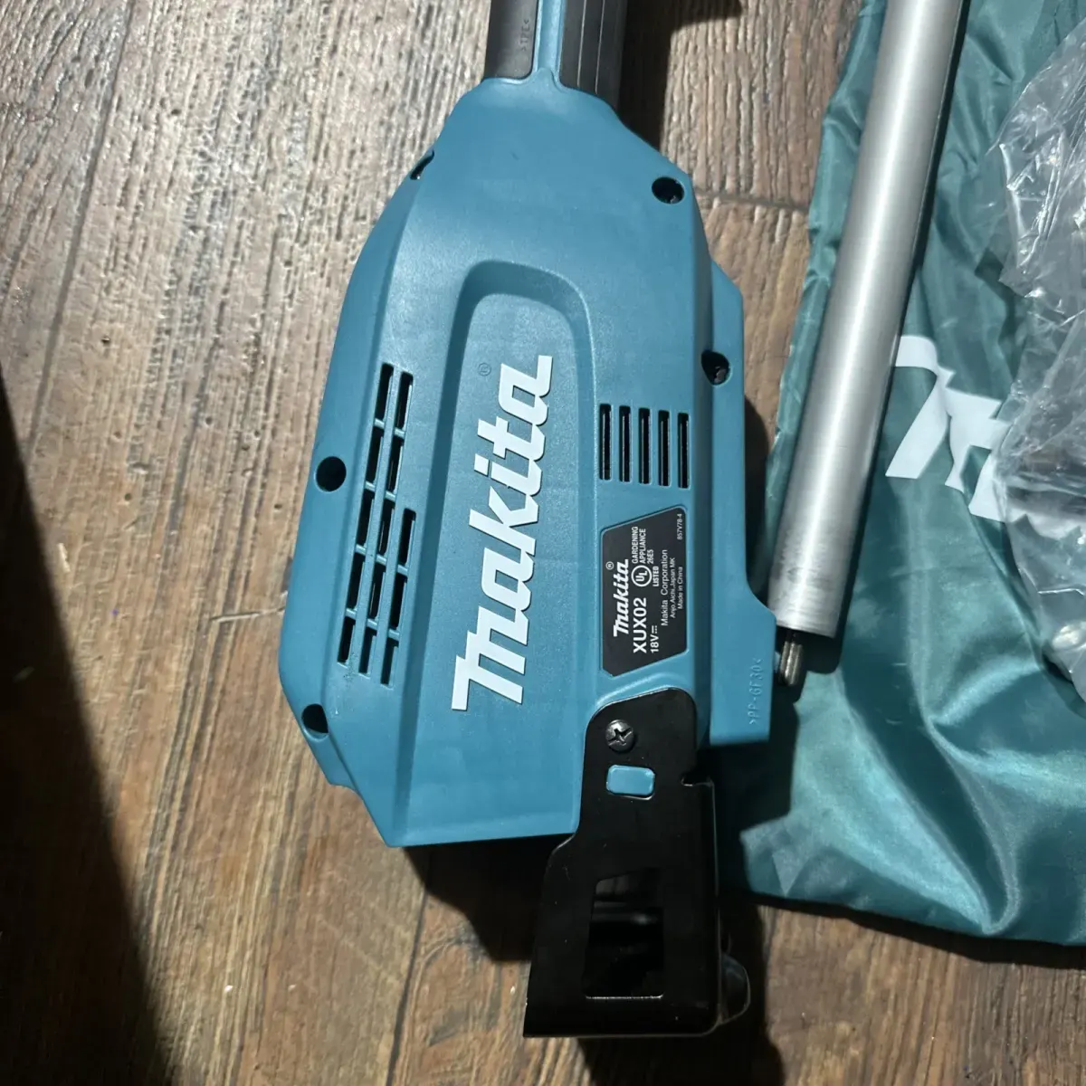 Makita XUX02SM1X1 18V LXT Cordless Couple Shaft Power Head Kit w/ 13" Attachment thumbnail 3