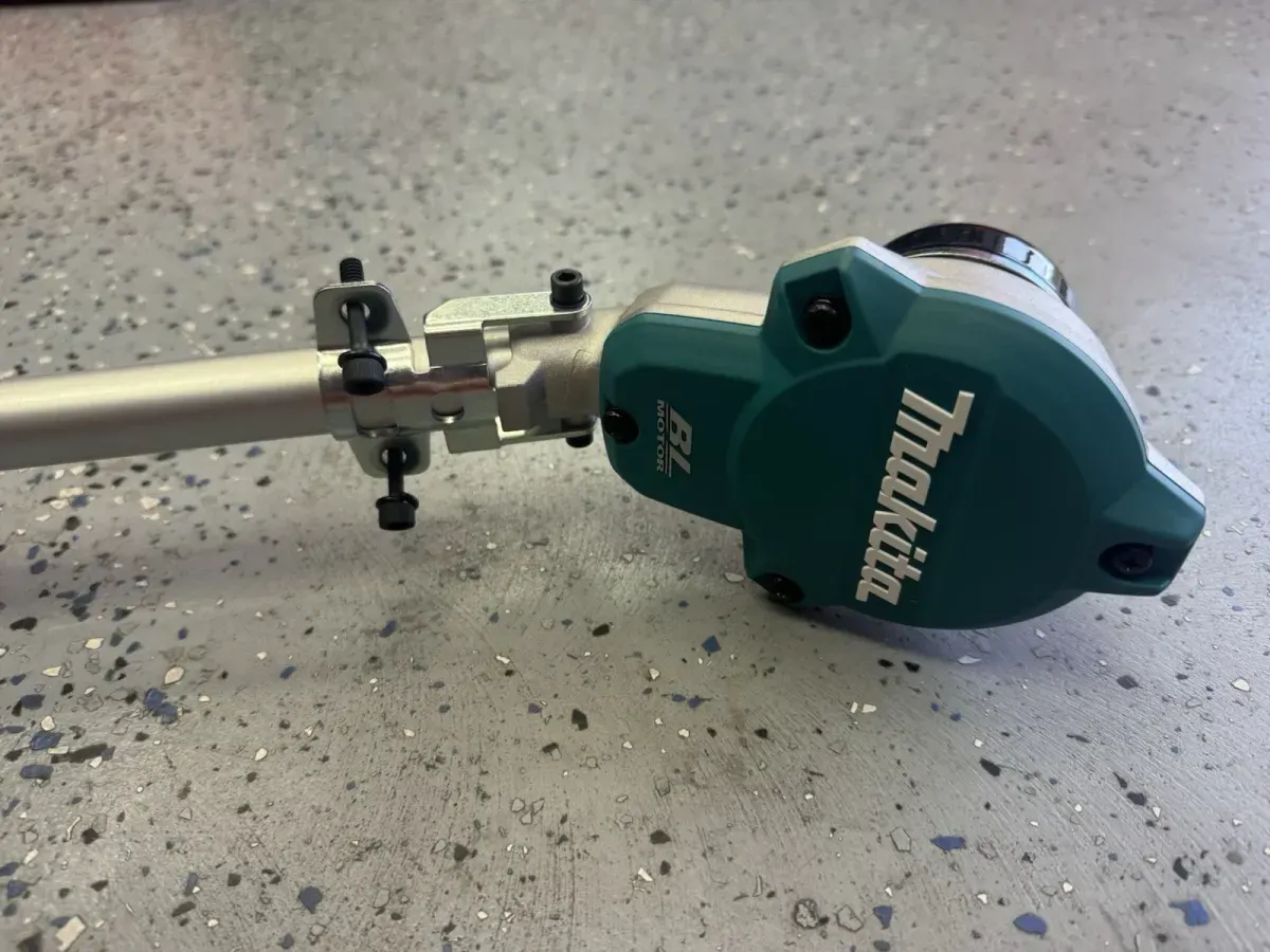 NEW Makita GRU01Z 40V max XGT 15" Cordless String Trimmer thumbnail 4
