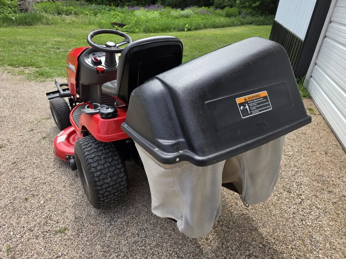 Snapper LT125 with Bagger and Front Thatcher (LOCAL PICKUP ONLY) thumbnail 2