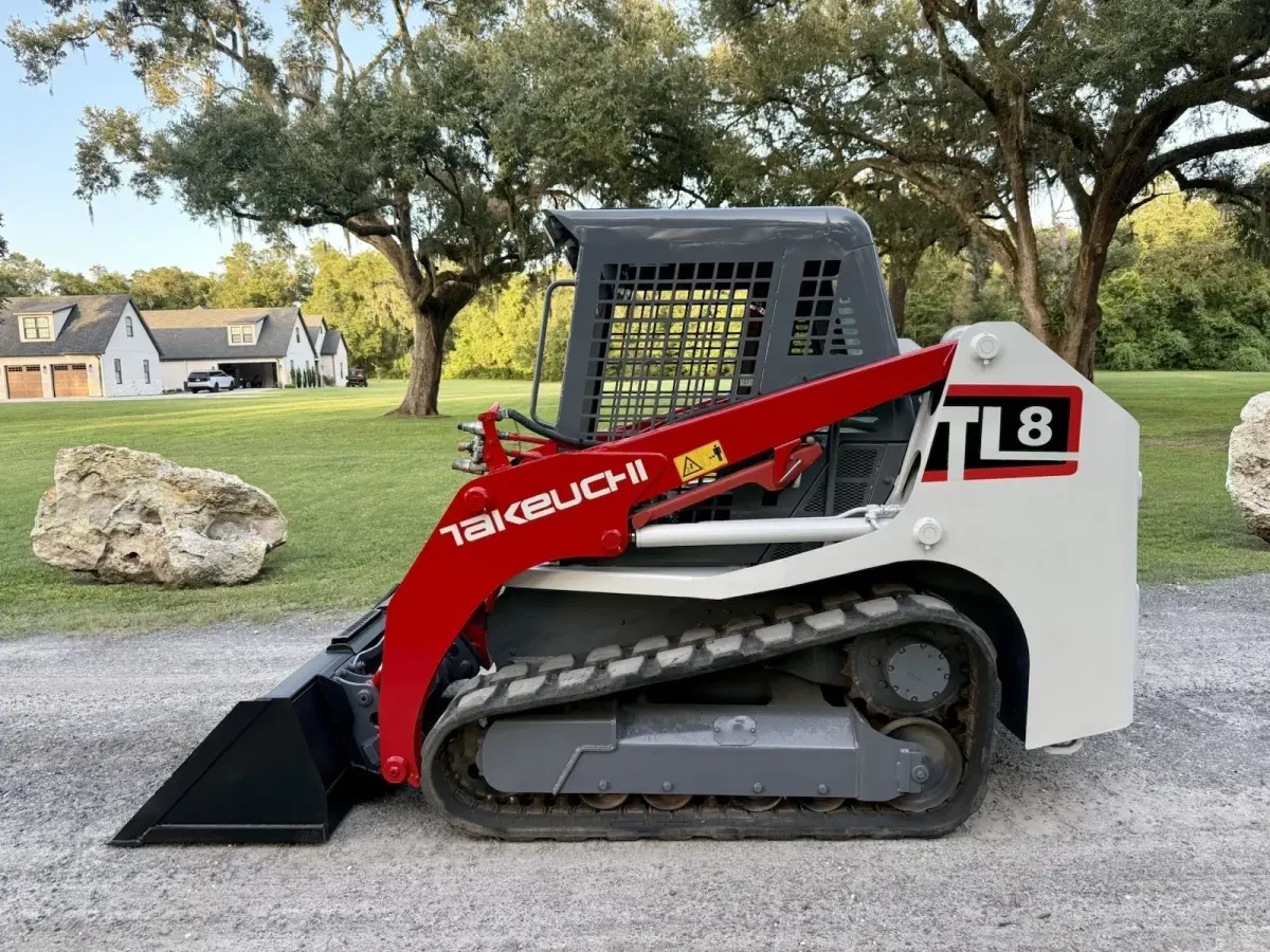 2020 TAKEUCHI TL8 SKID STEER LOADER - JOYSTICK CONTROLS - 2 SPD - KUBOTA DIESEL